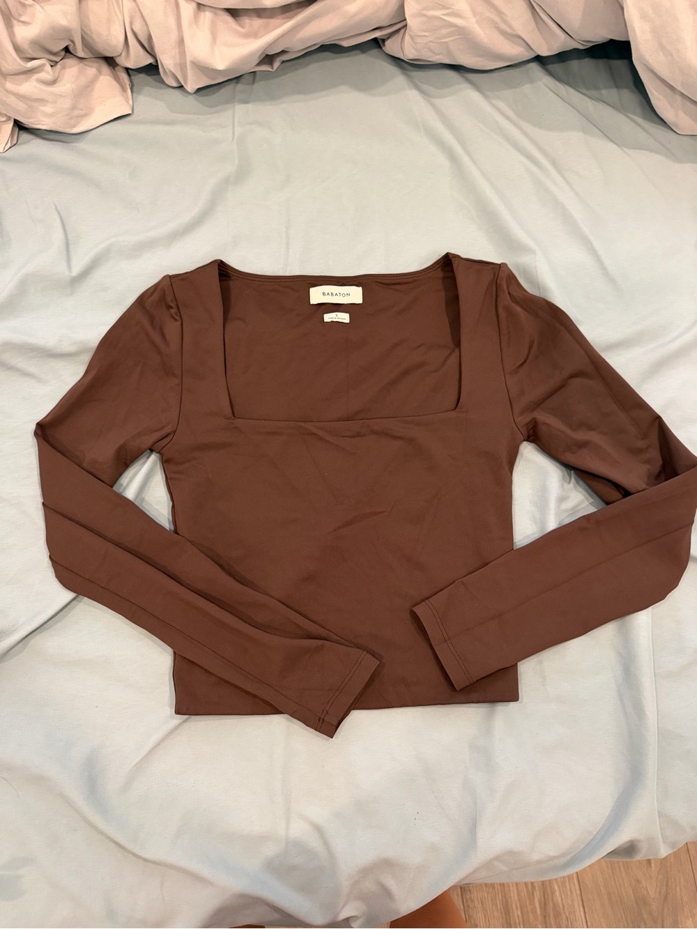 Brown Square-Neck Long Sleeve babaton contour
